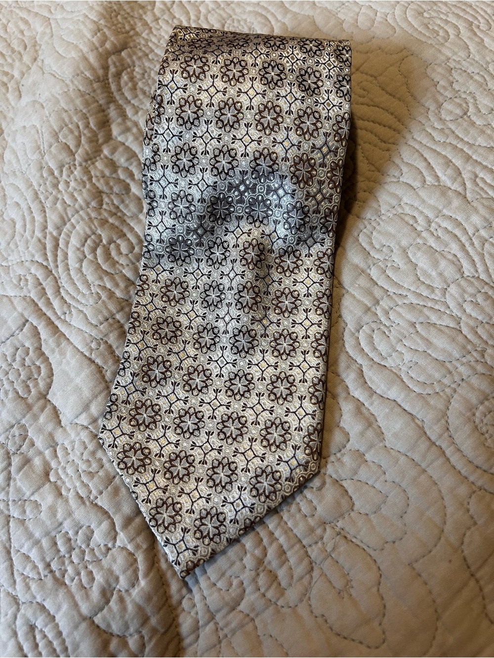 Courage Men’s 100% Silk Tie Champagne Silver Floral Hand Sewn Necktie
